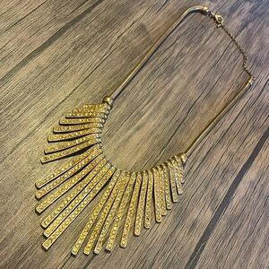 Gold necklace with multi length tiers